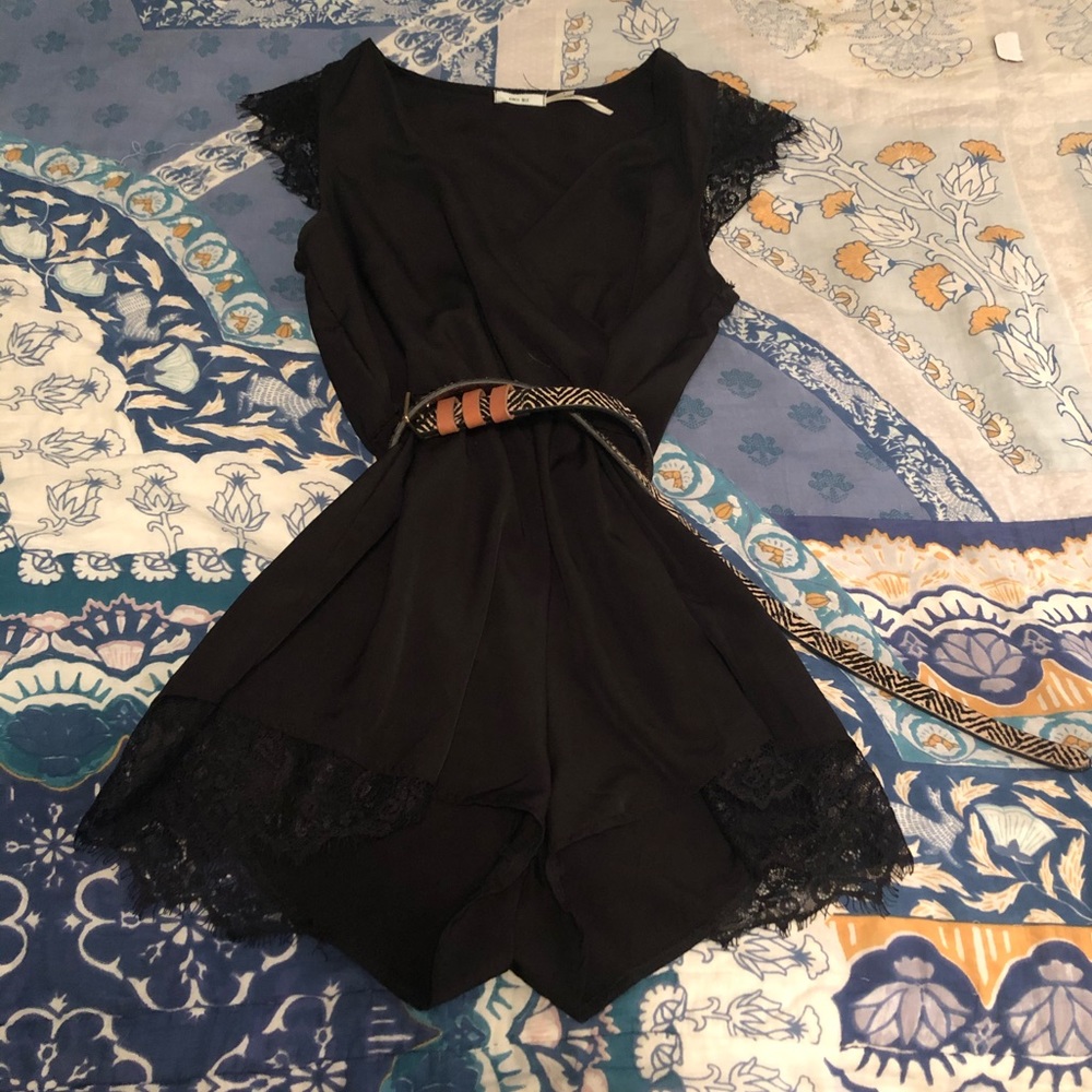 BLACK JUMPER